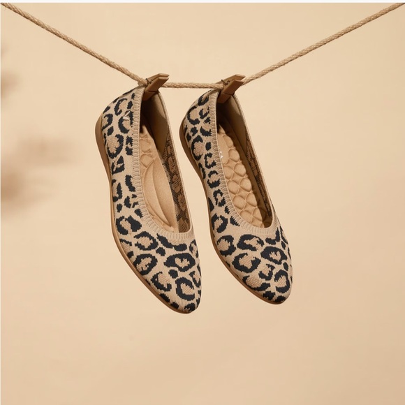 Lightweight Almond-Toe Flats (Tamia Walker) EU 40/US - Picture 3 of 6